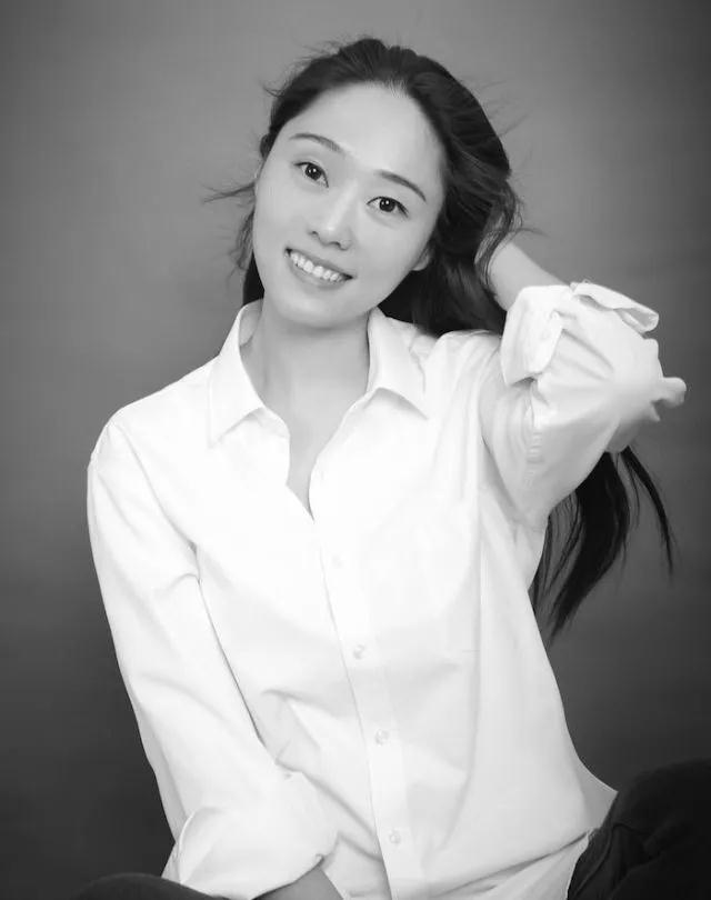 Clara写意（真名：李婧），本科毕业于平博电子体育_平博（中国）1996级企业管理专业.jpg